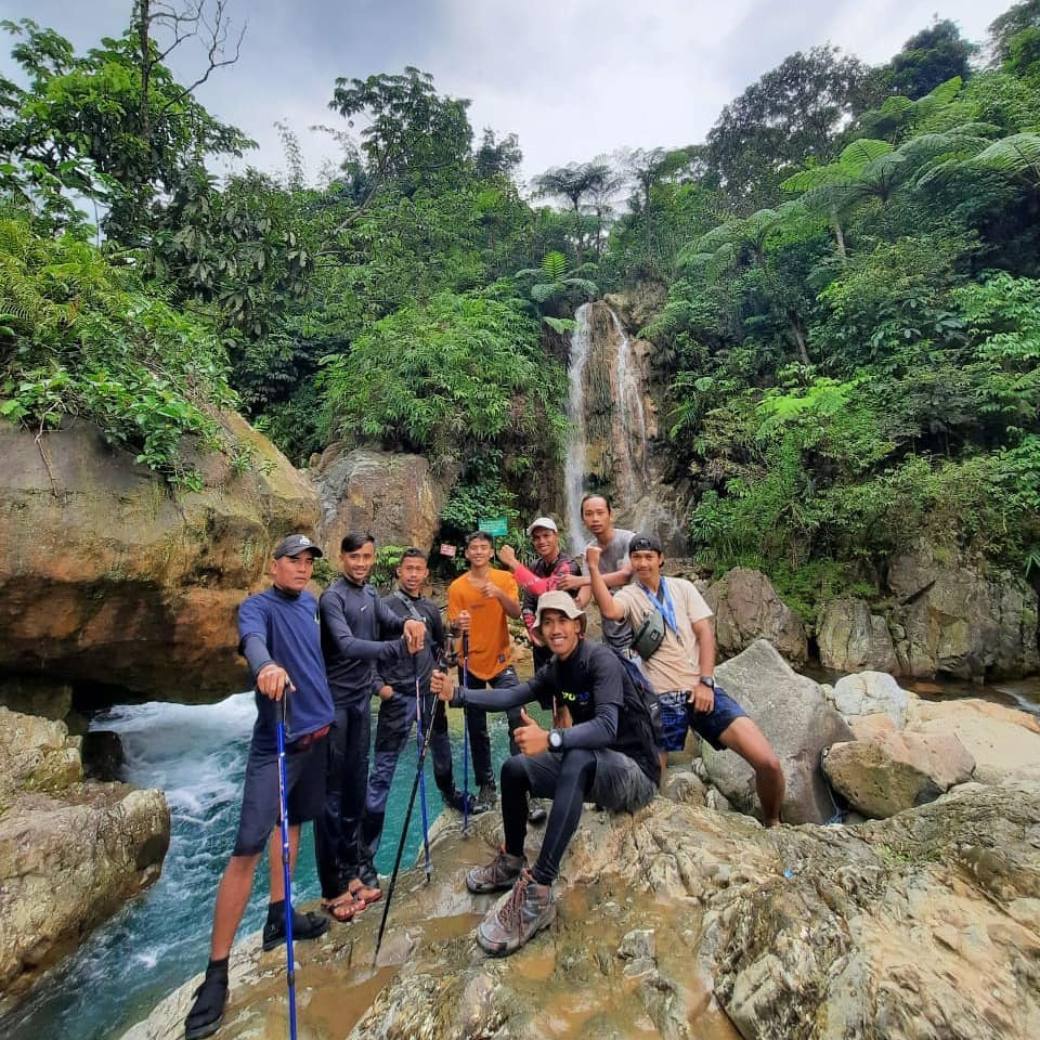 Trekking Rileks Tapi Serius